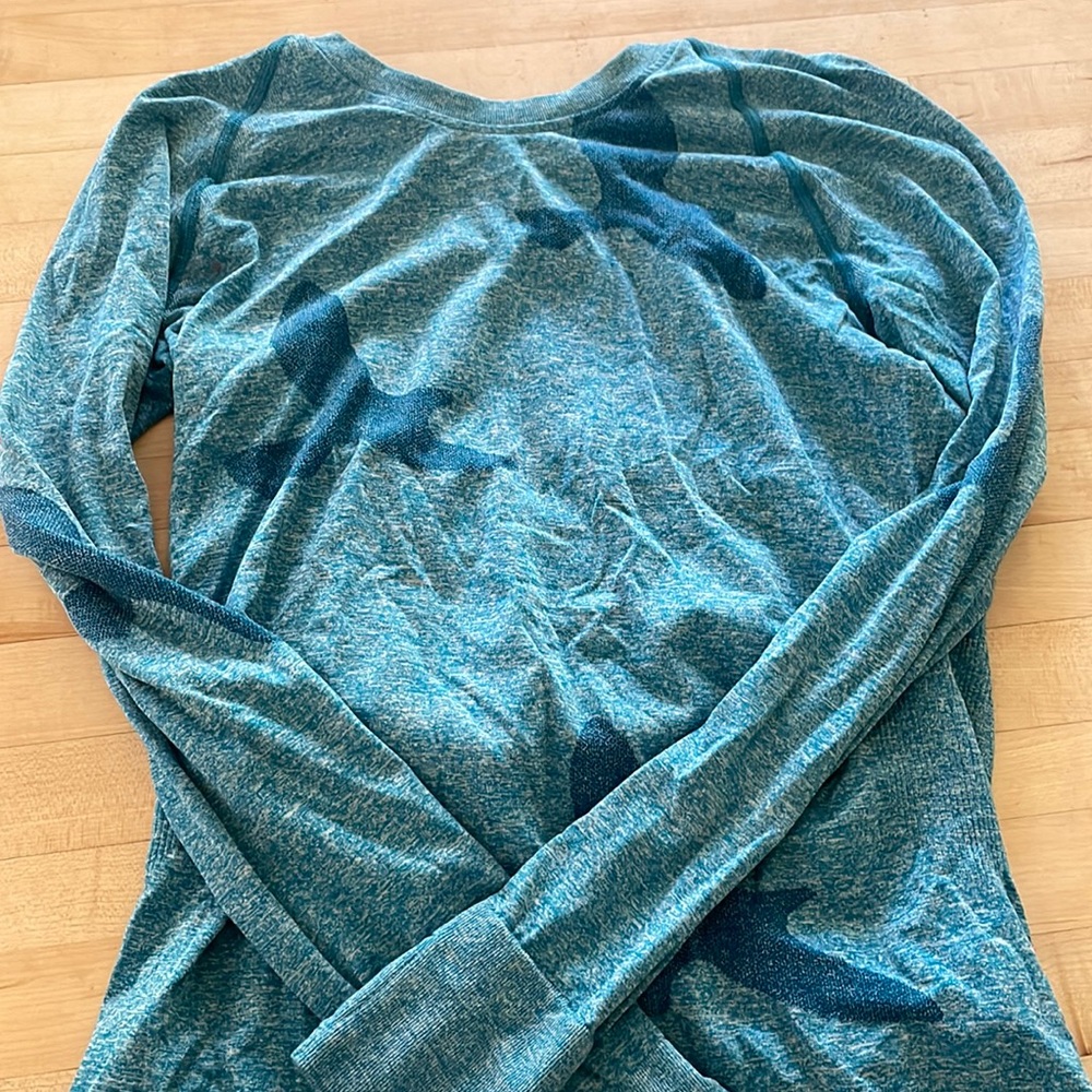 Women’s long sleeve shirt size M